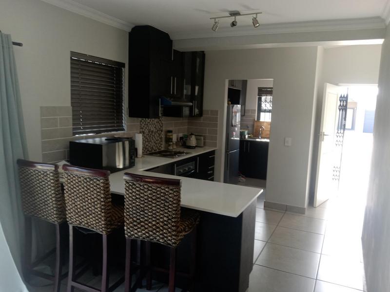 To Let 3 Bedroom Property for Rent in Uitzicht Western Cape